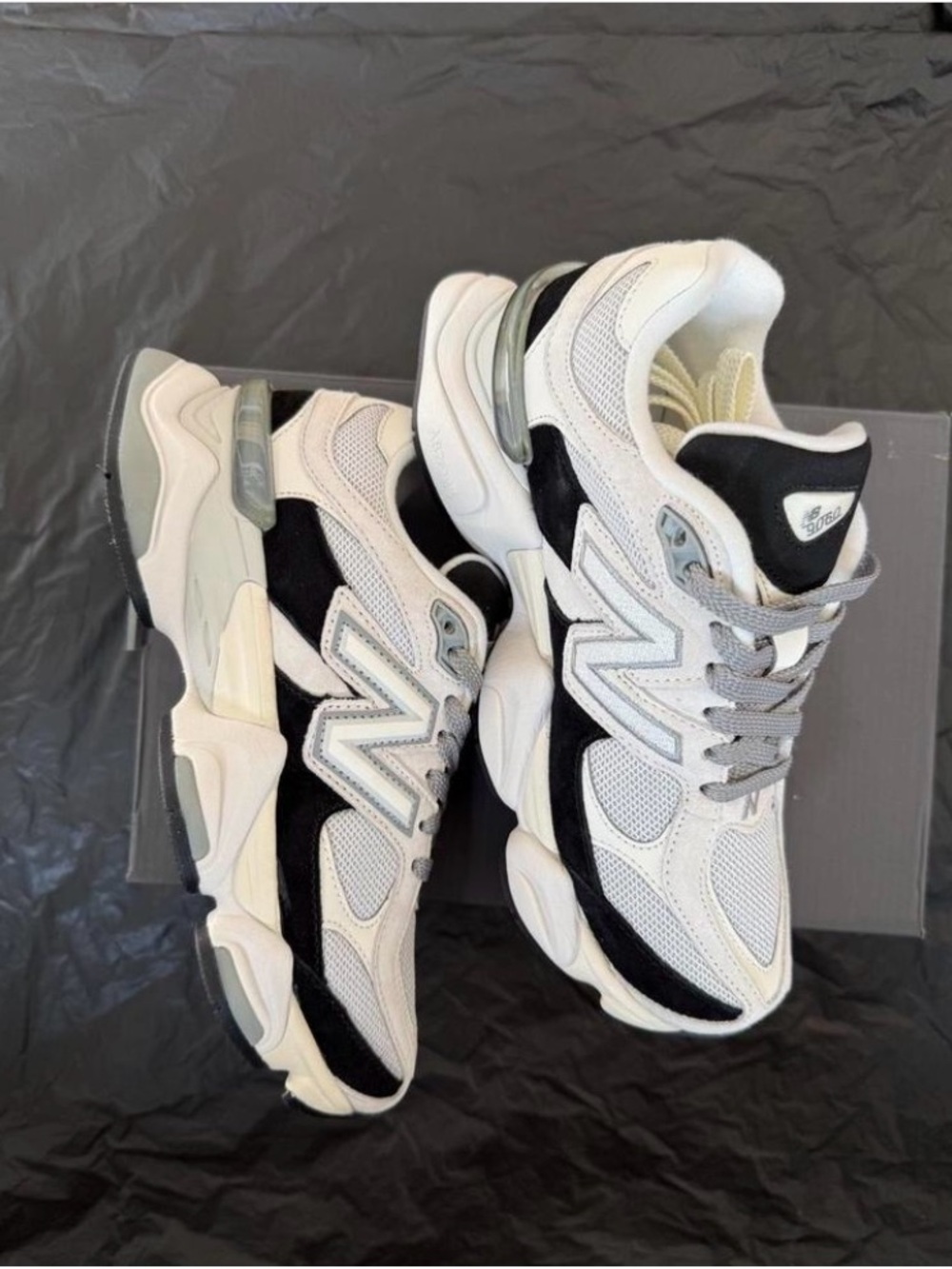 NWTO New Balance Women’s Retro Chunky Runner in White, Black and Gray